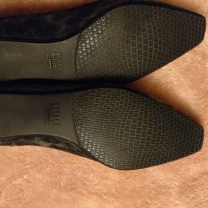 Stuart Weitzman woman flat suede shoe